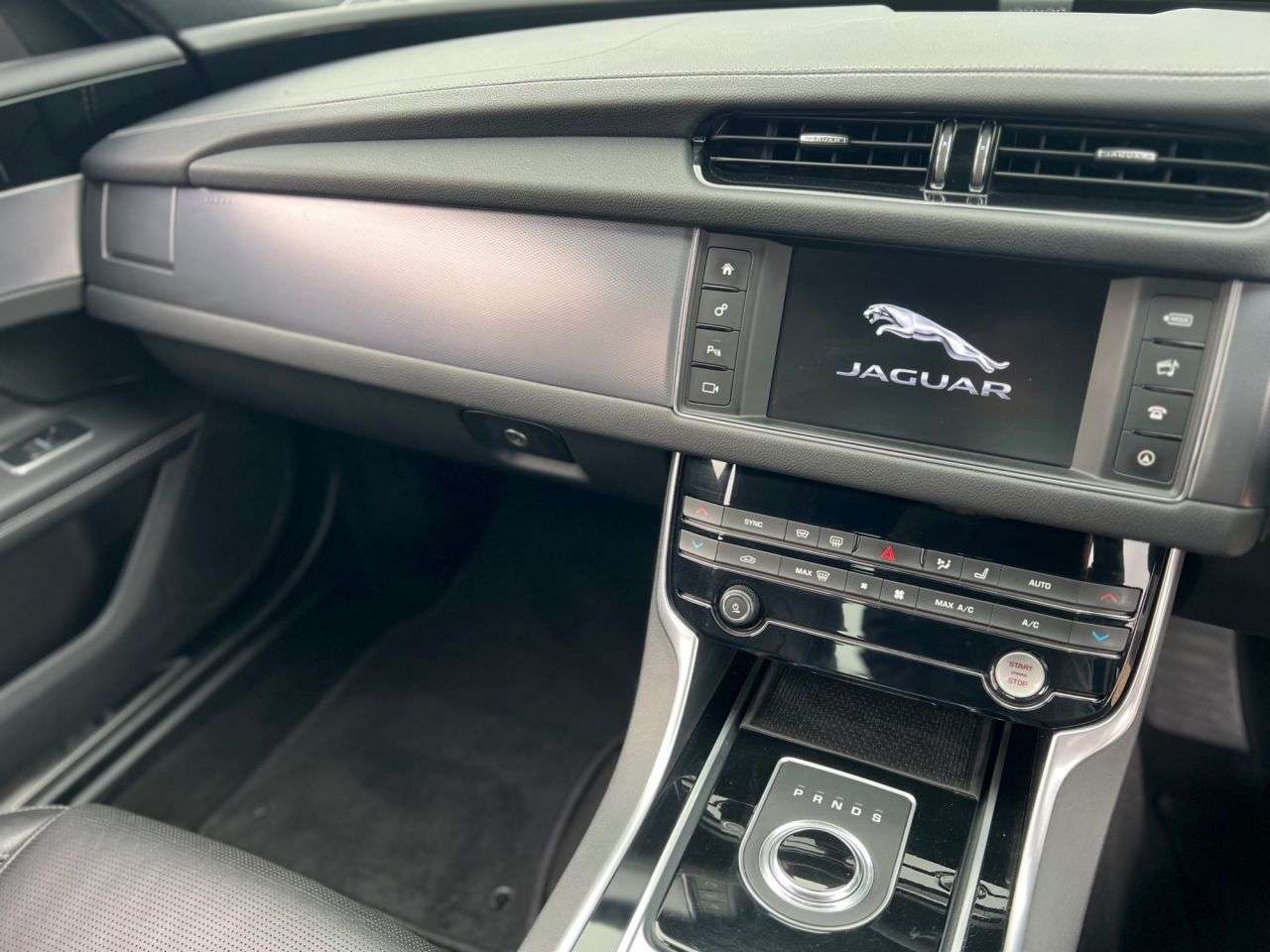 2017 JAGUAR XF 2017 JAGUAR XF