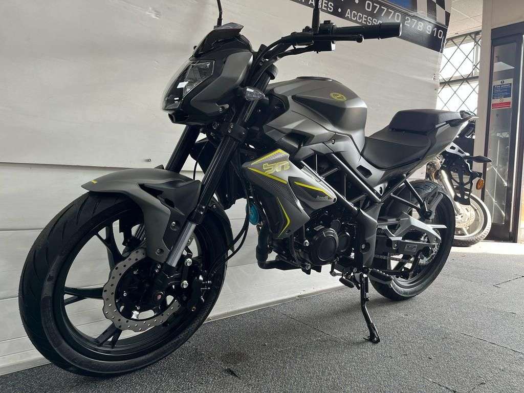 null BENELLI BN 125 null BENELLI BN 125