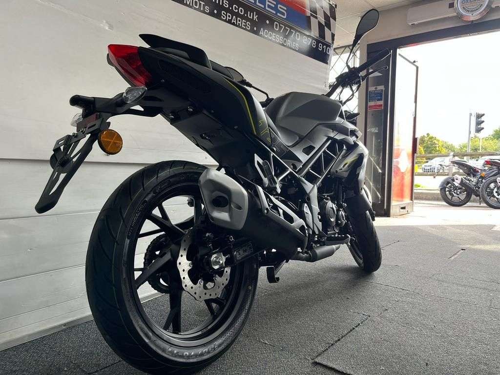 null BENELLI BN 125 null BENELLI BN 125