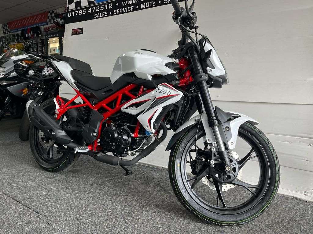 null BENELLI BN 125 null BENELLI BN 125