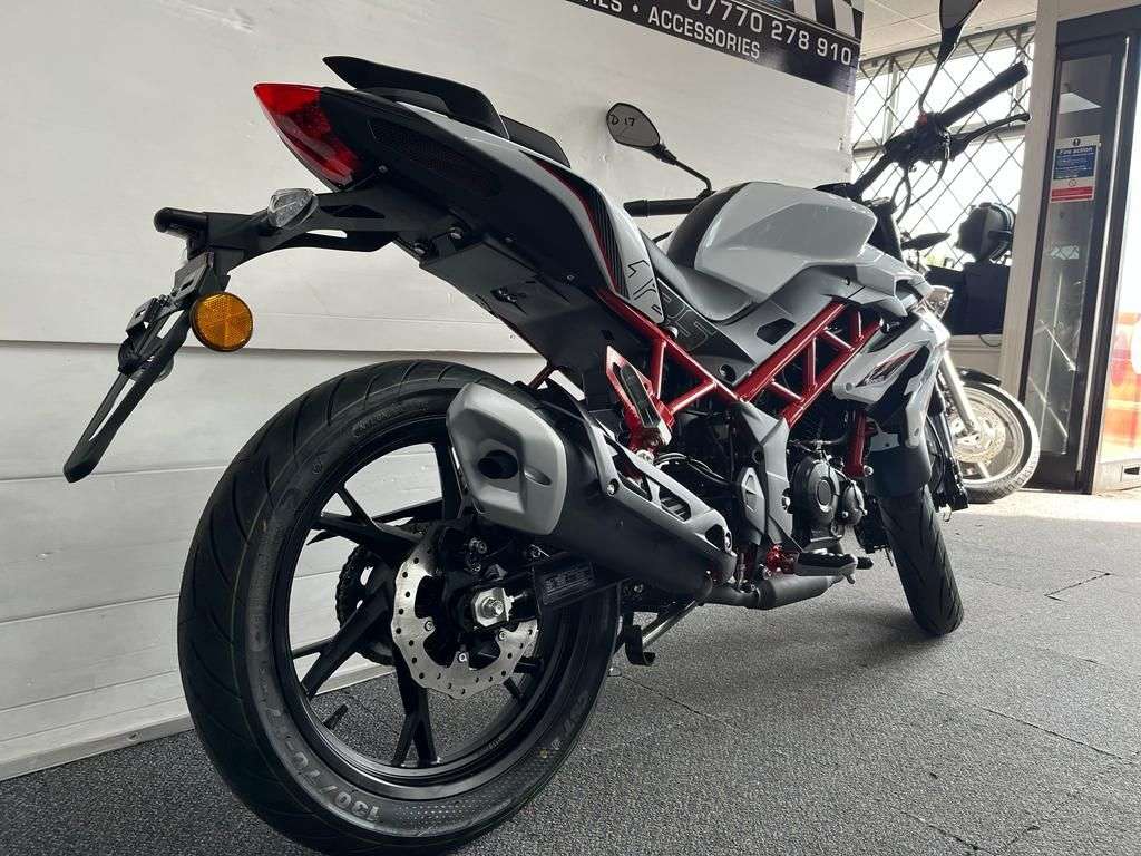 null BENELLI BN 125 null BENELLI BN 125