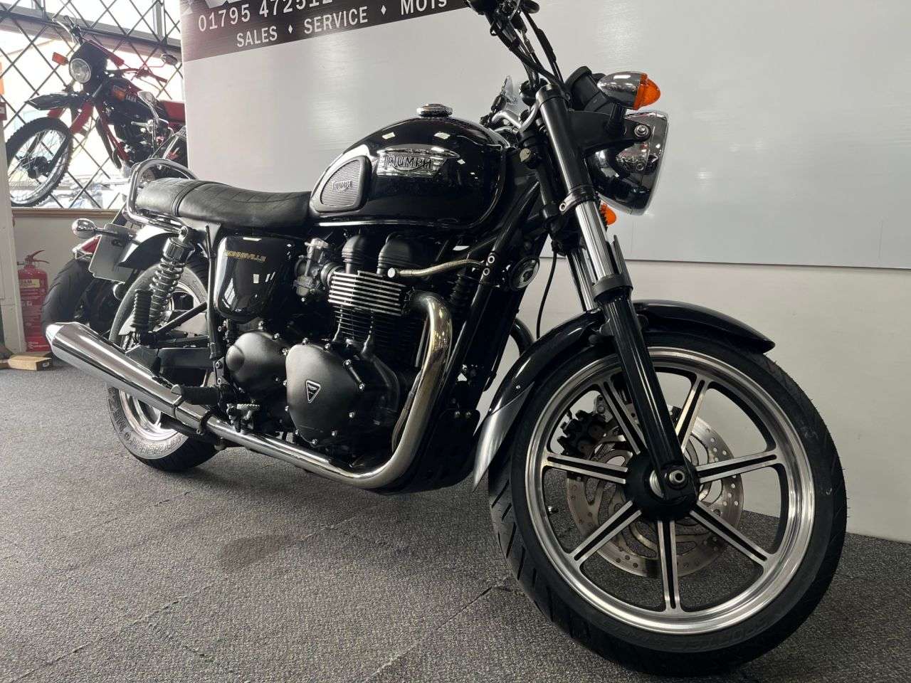 2012 TRIUMPH BONNEVILLE T100 2012 TRIUMPH BONNEVILLE T100