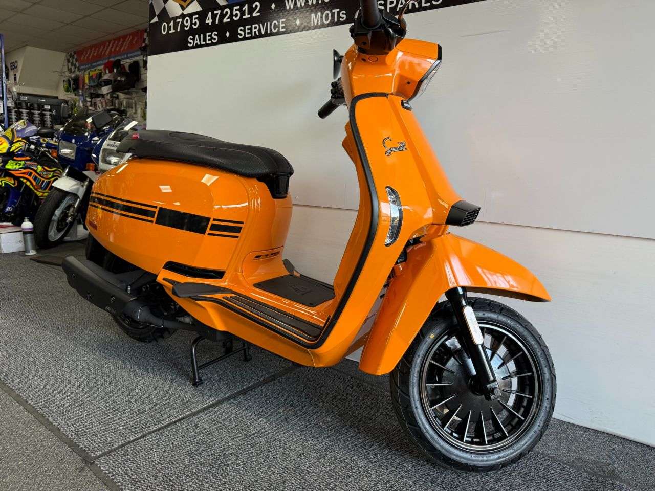 null LAMBRETTA V-125 SPECIAL E5 null LAMBRETTA V-125 SPECIAL E5