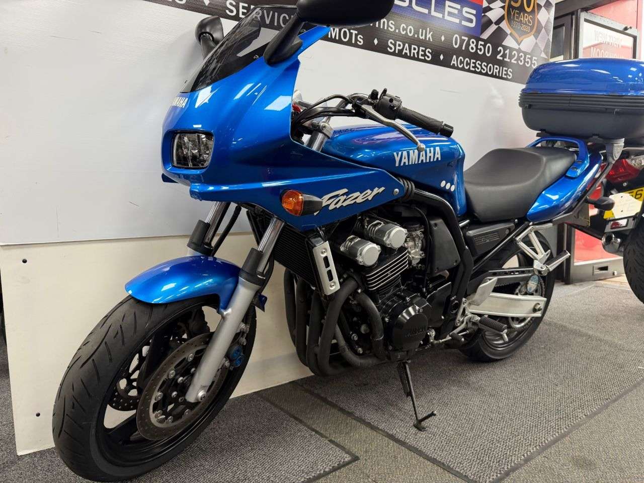 2001 YAMAHA FZS600 2001 YAMAHA FZS600