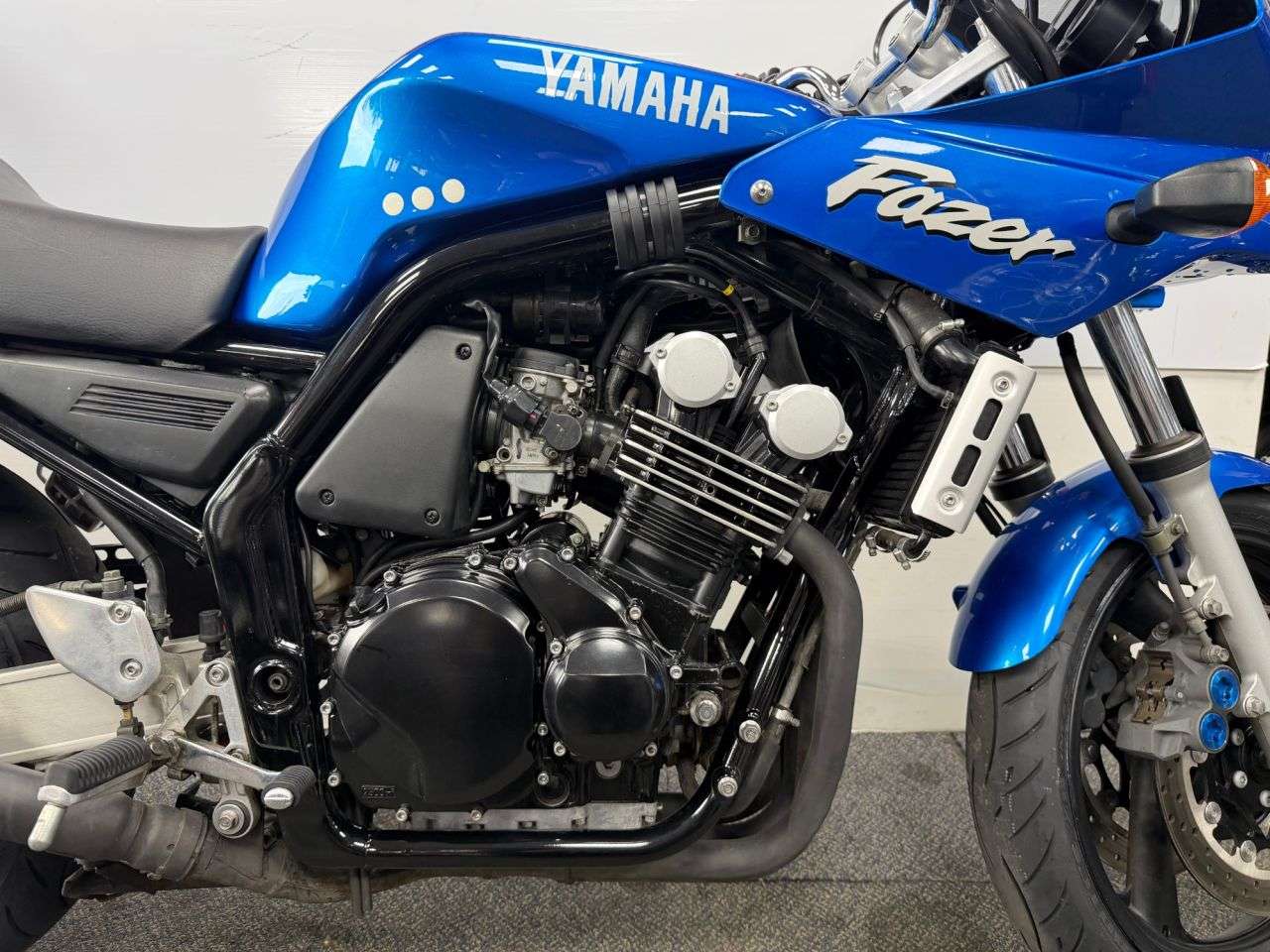 2001 YAMAHA FZS600 2001 YAMAHA FZS600