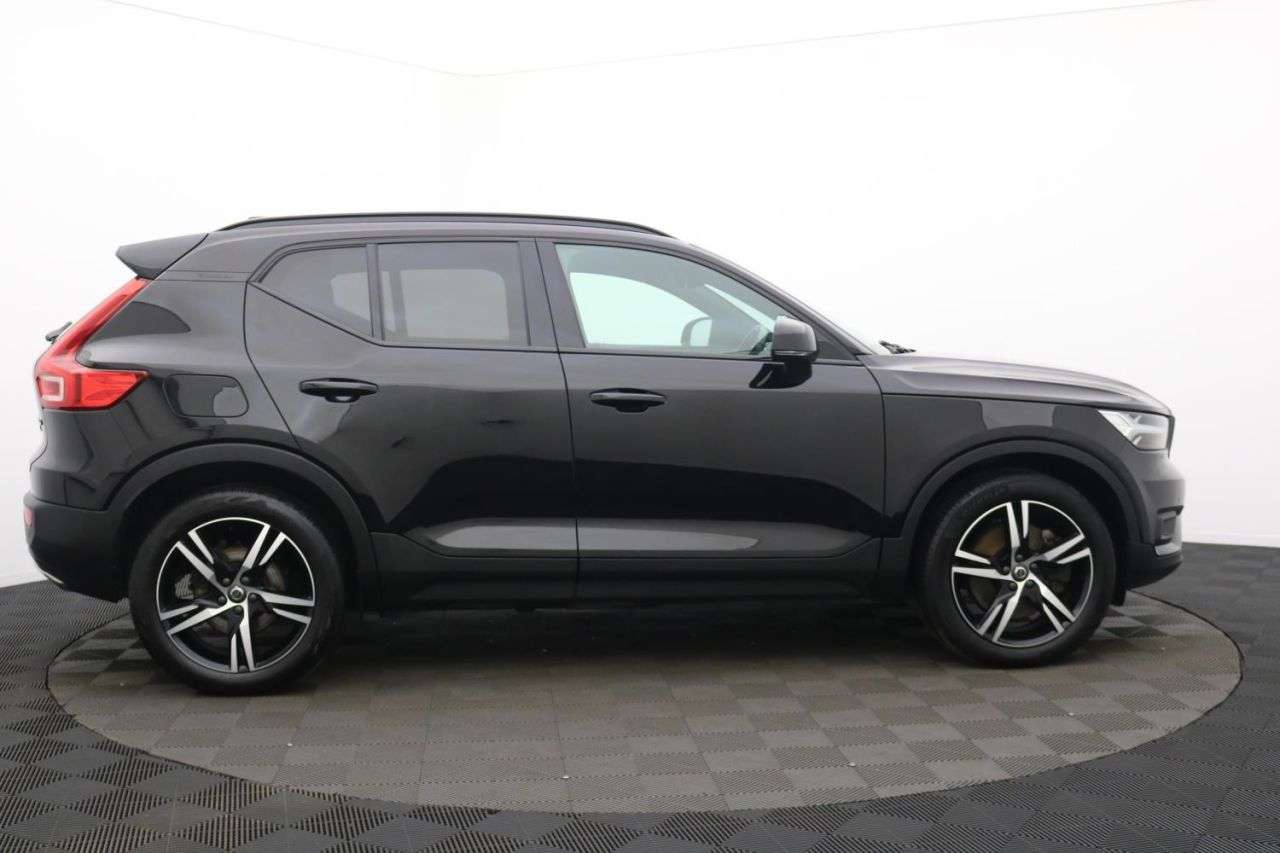 2020 VOLVO XC40 2020 VOLVO XC40