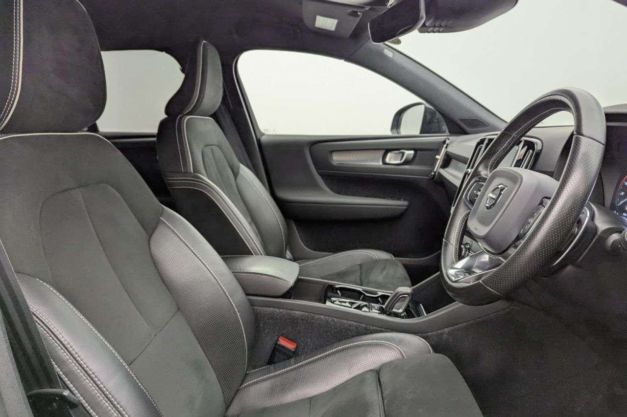 2020 VOLVO XC40 2020 VOLVO XC40