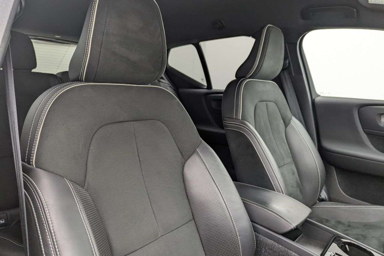 2020 VOLVO XC40 2020 VOLVO XC40