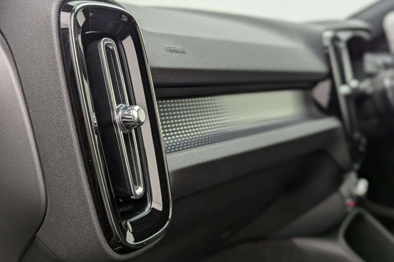 2020 VOLVO XC40 2020 VOLVO XC40