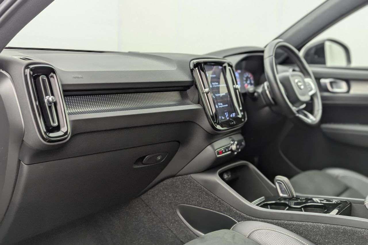 2020 VOLVO XC40 2020 VOLVO XC40