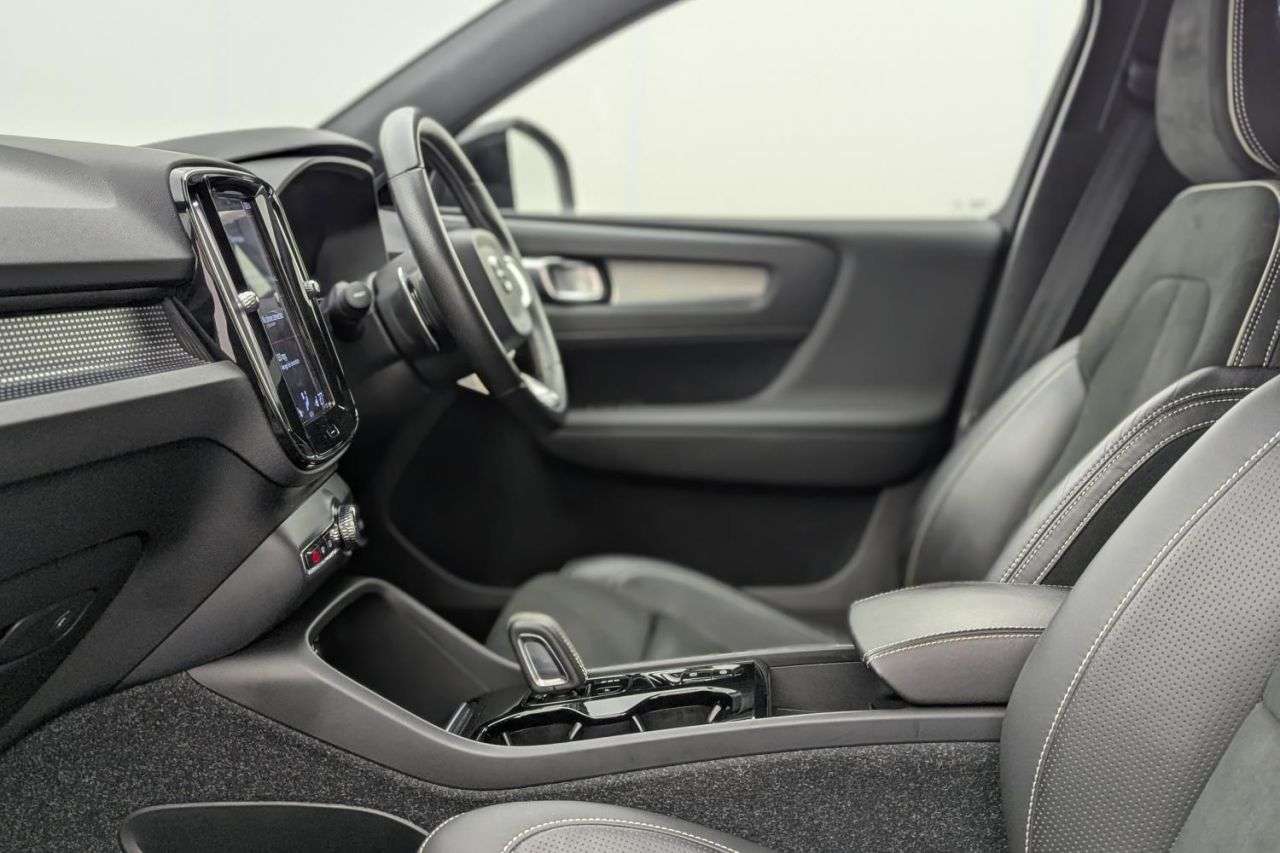 2020 VOLVO XC40 2020 VOLVO XC40