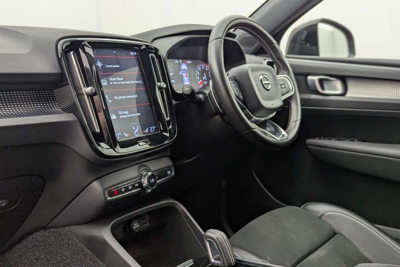 2020 VOLVO XC40 2020 VOLVO XC40