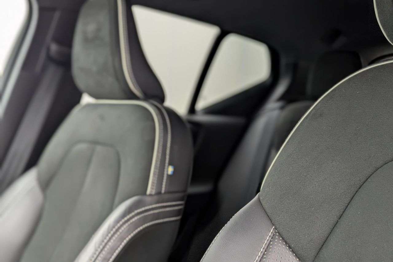 2020 VOLVO XC40 2020 VOLVO XC40