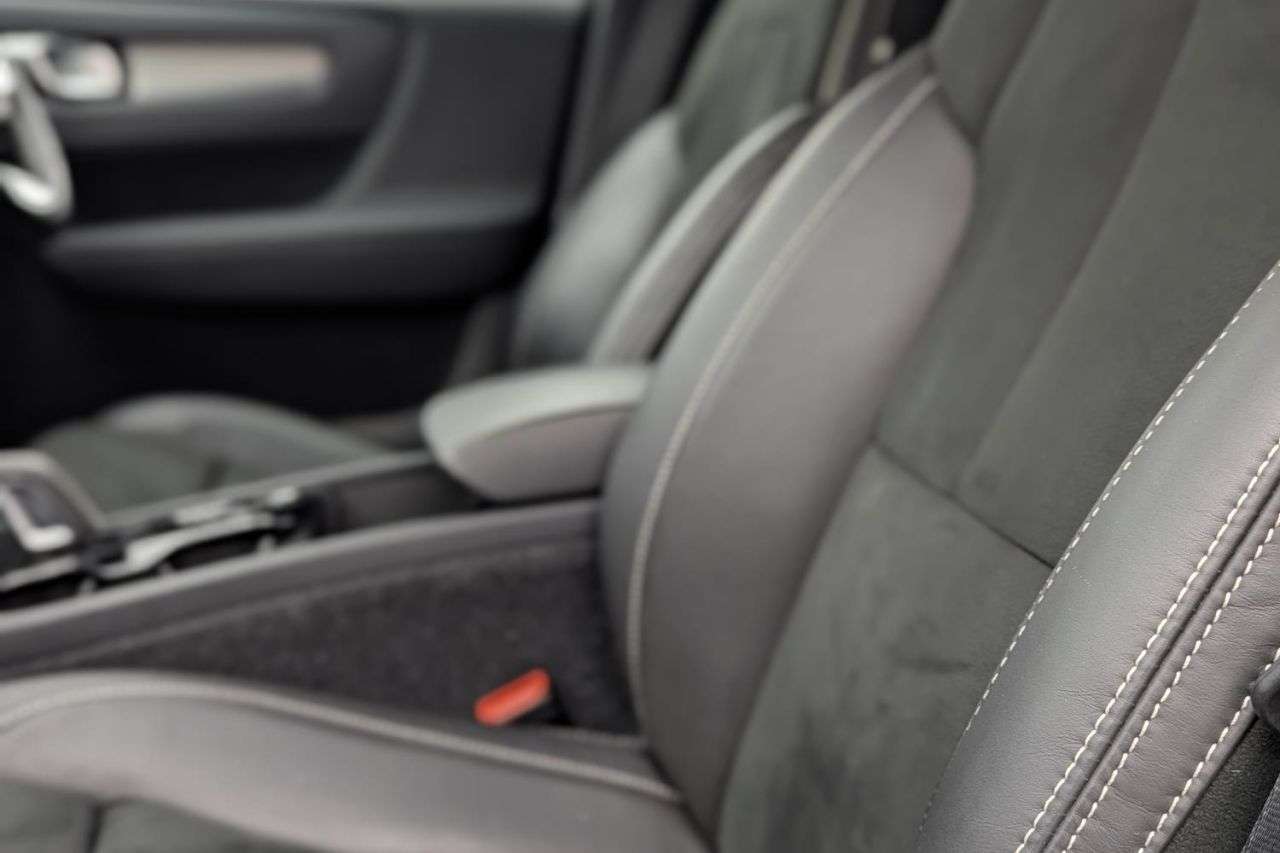 2020 VOLVO XC40 2020 VOLVO XC40