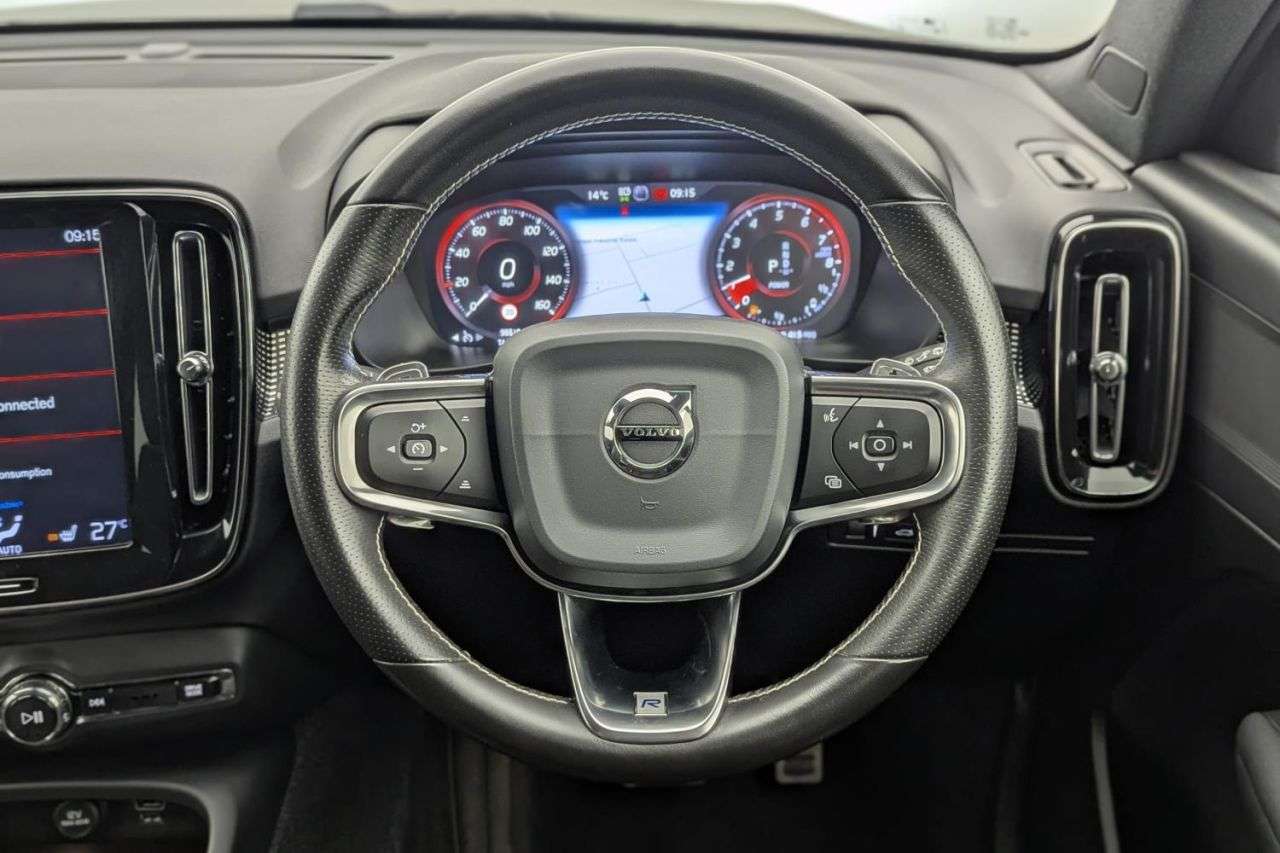 2020 VOLVO XC40 2020 VOLVO XC40