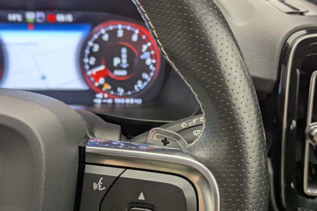 2020 VOLVO XC40 2020 VOLVO XC40