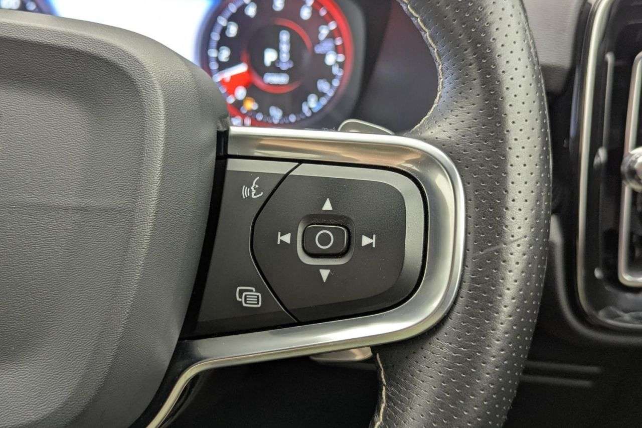 2020 VOLVO XC40 2020 VOLVO XC40