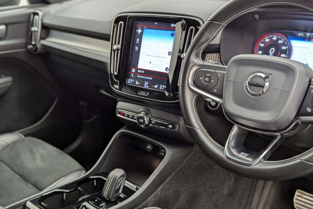 2020 VOLVO XC40 2020 VOLVO XC40