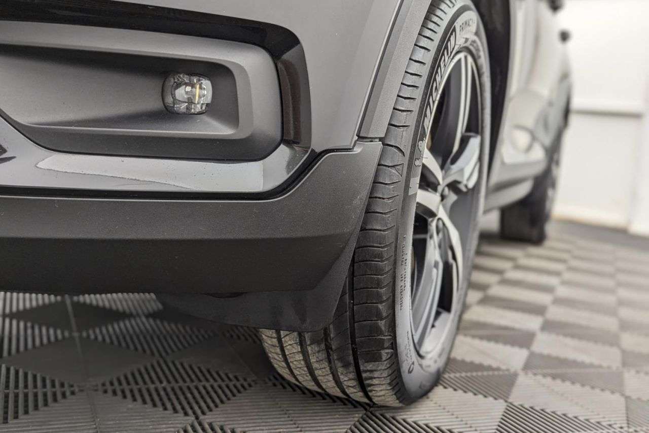 2020 VOLVO XC40 2020 VOLVO XC40