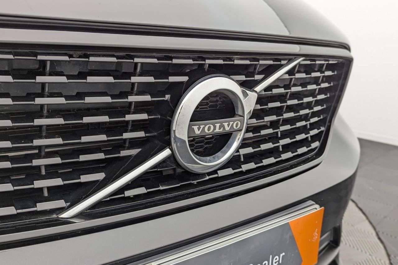 2020 VOLVO XC40 2020 VOLVO XC40