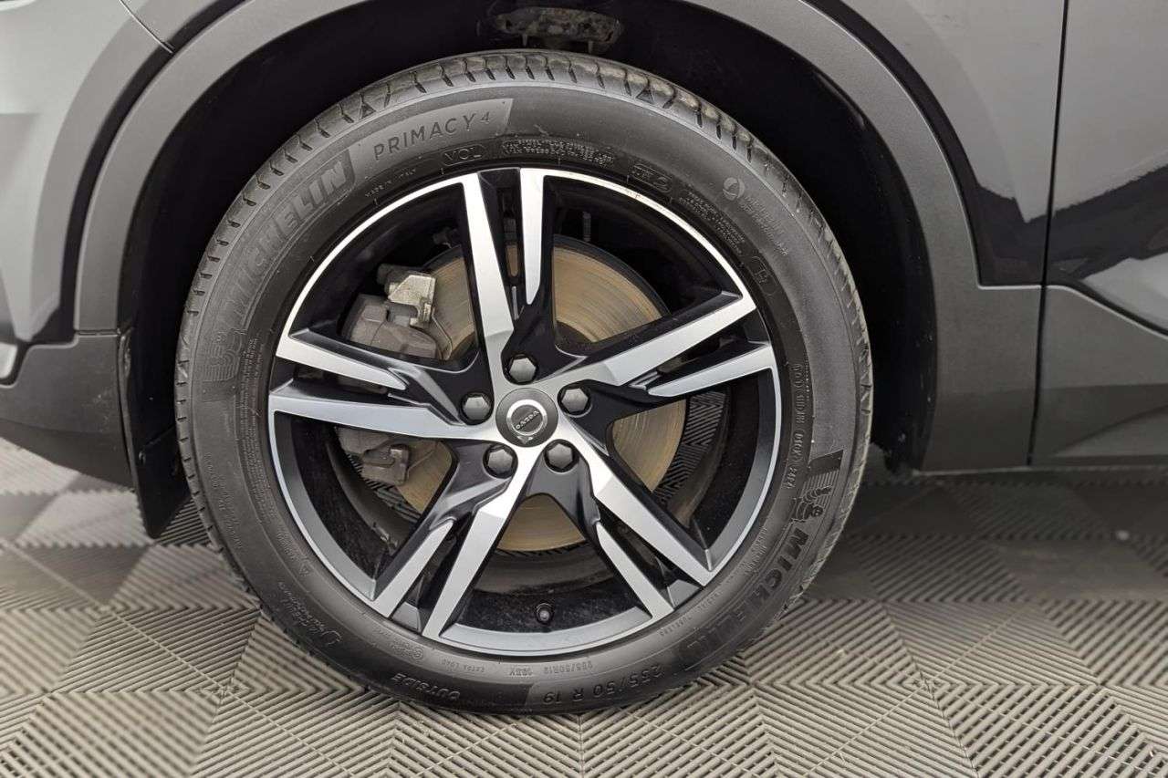 2020 VOLVO XC40 2020 VOLVO XC40