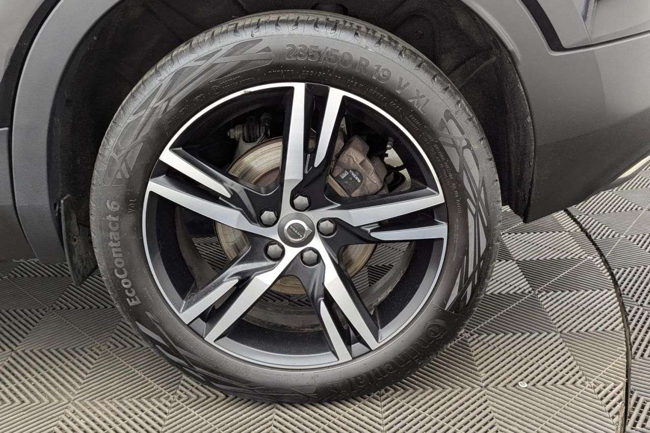 2020 VOLVO XC40 2020 VOLVO XC40