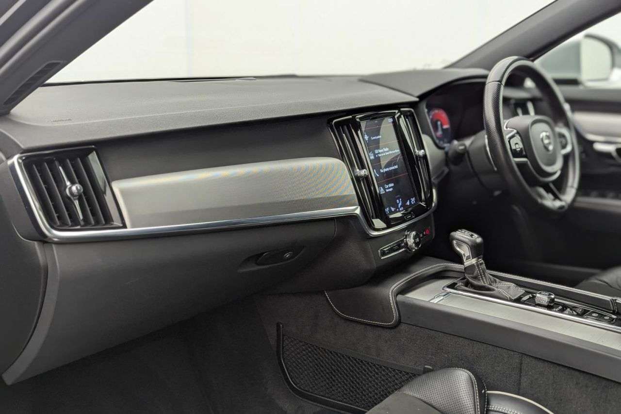 2018 VOLVO S90 2018 VOLVO S90