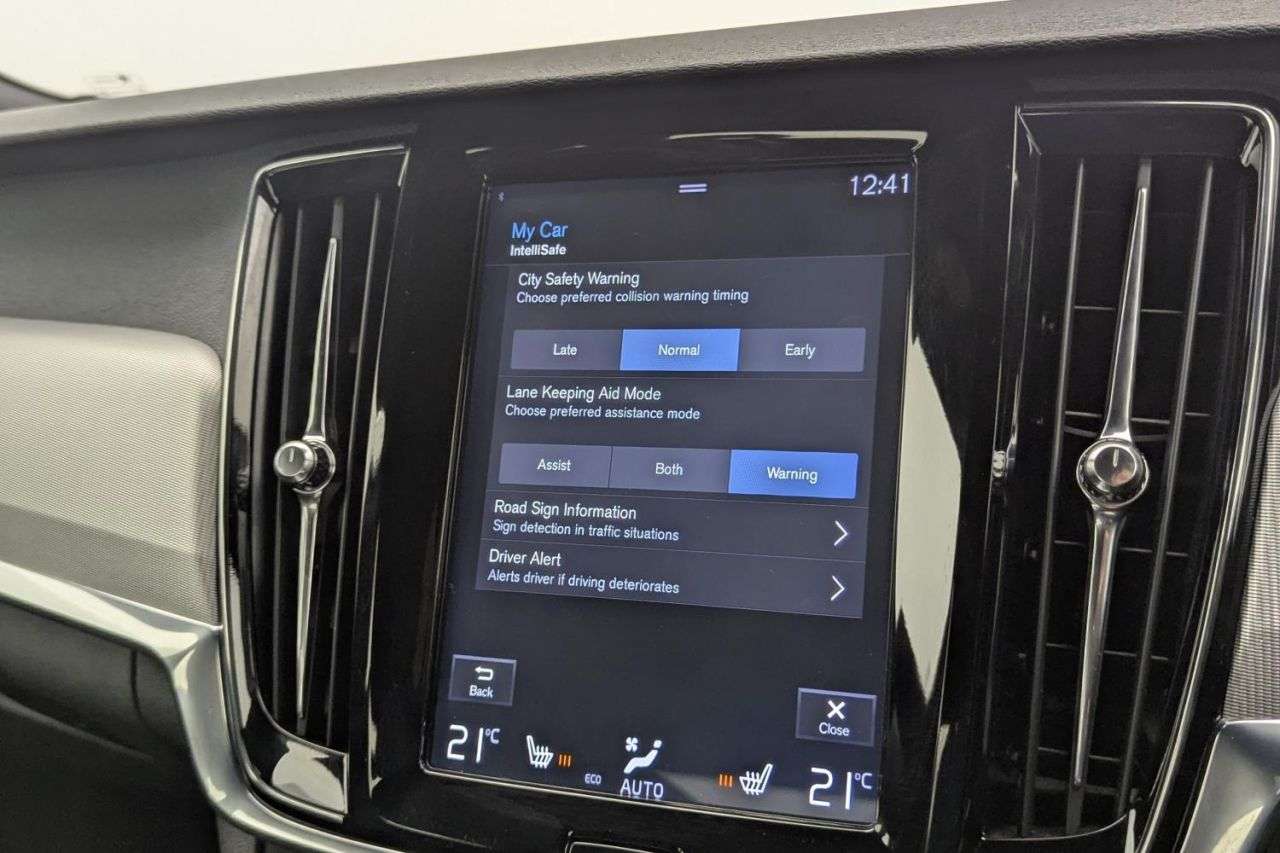 2018 VOLVO S90 2018 VOLVO S90