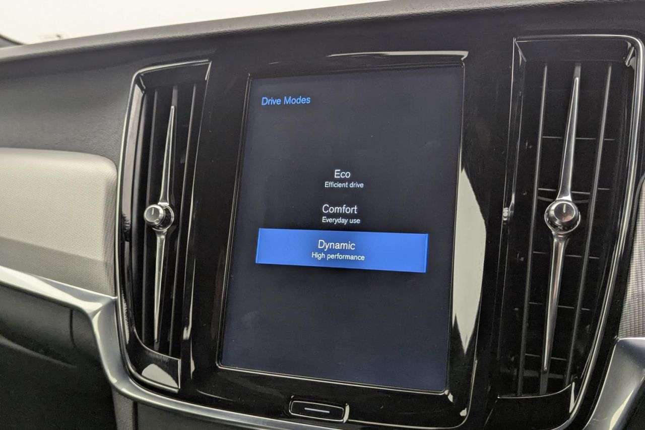 2018 VOLVO S90 2018 VOLVO S90