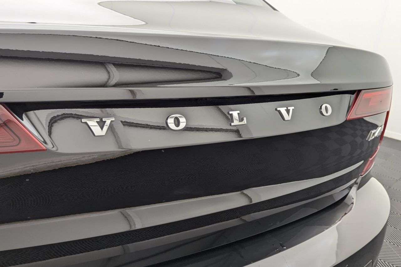 2018 VOLVO S90 2018 VOLVO S90