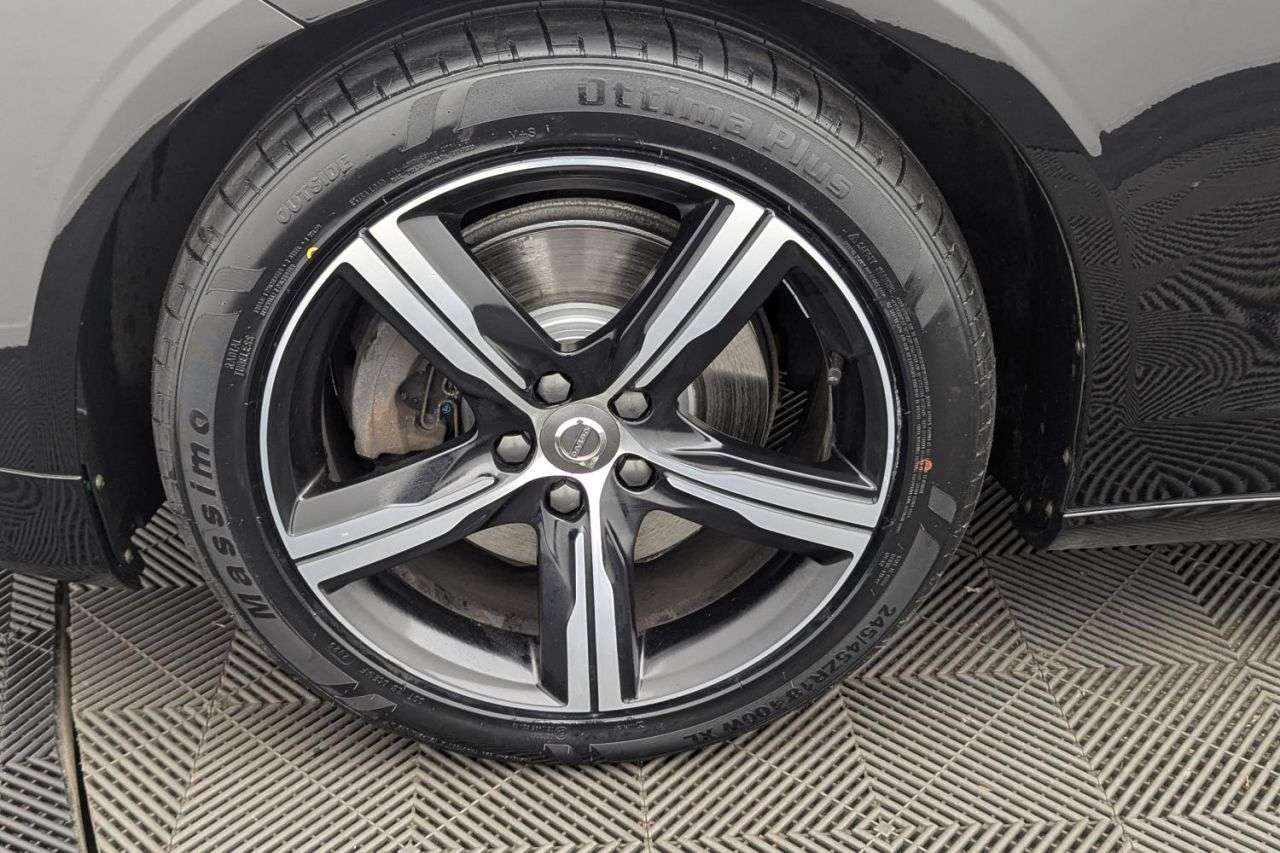 2018 VOLVO S90 2018 VOLVO S90