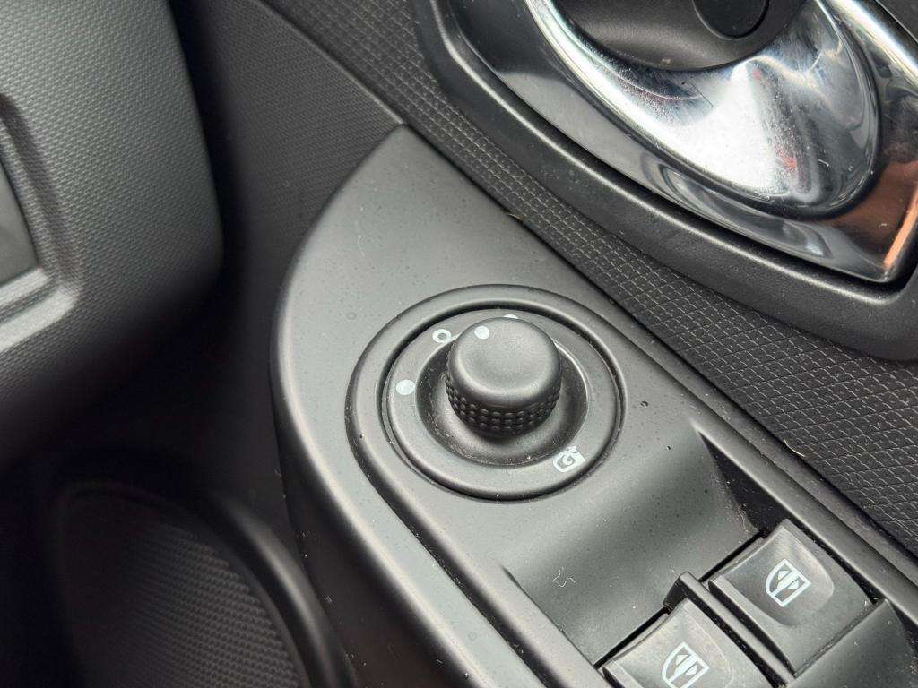 2013 RENAULT CLIO 2013 RENAULT CLIO