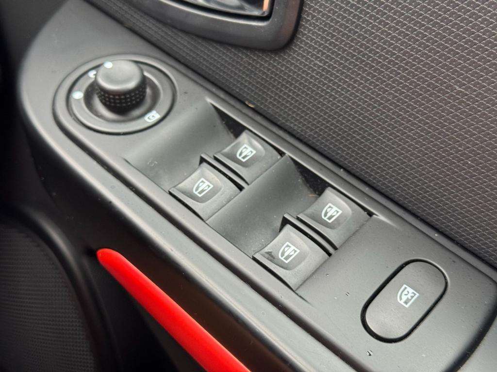 2013 RENAULT CLIO 2013 RENAULT CLIO