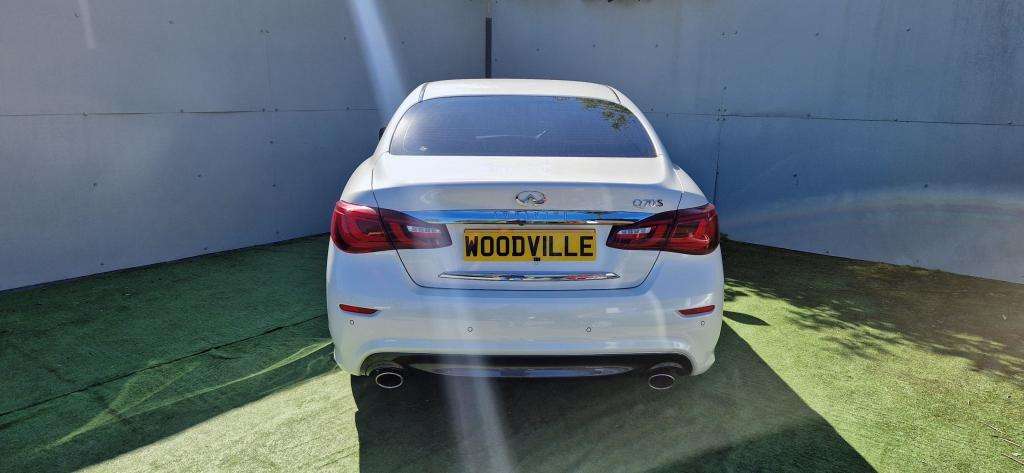 2017 INFINITI Q70 2017 INFINITI Q70