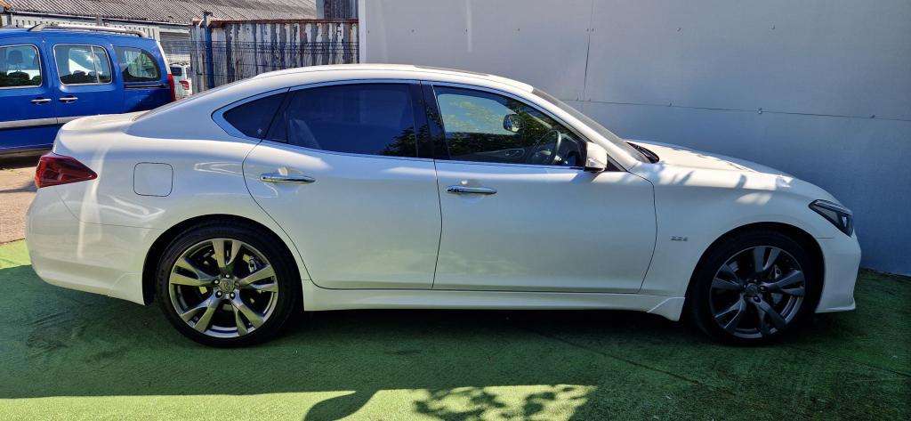 2017 INFINITI Q70 2017 INFINITI Q70