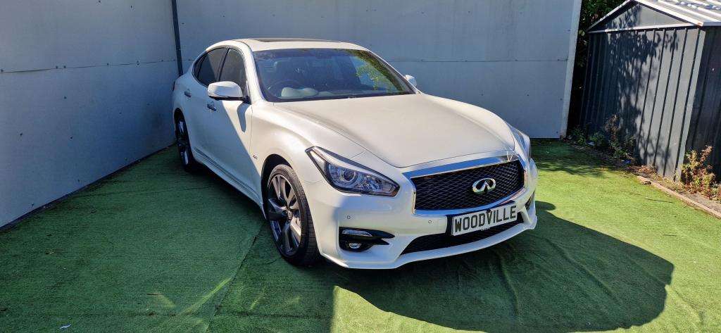 2017 INFINITI Q70 2017 INFINITI Q70