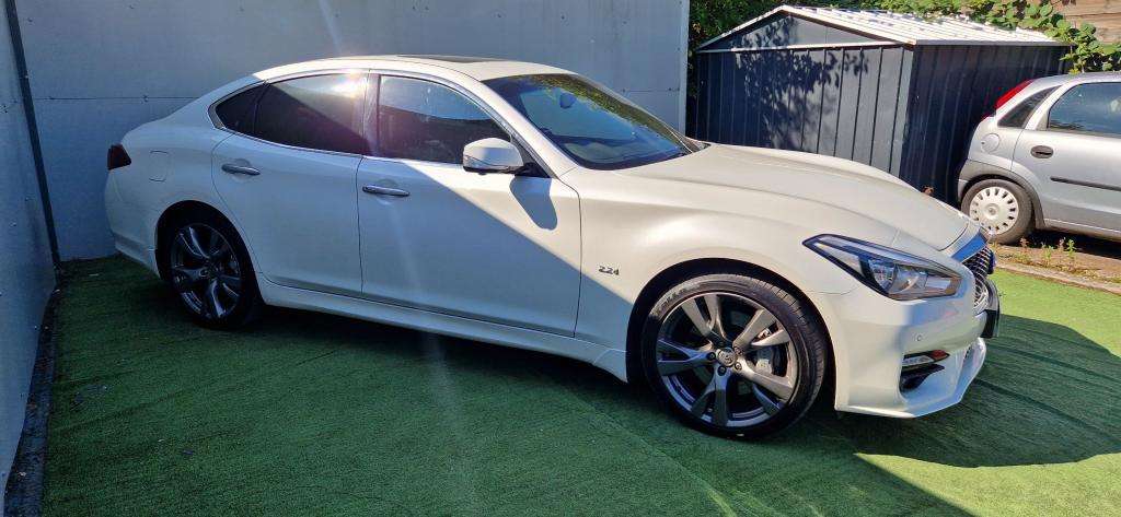 2017 INFINITI Q70 2017 INFINITI Q70