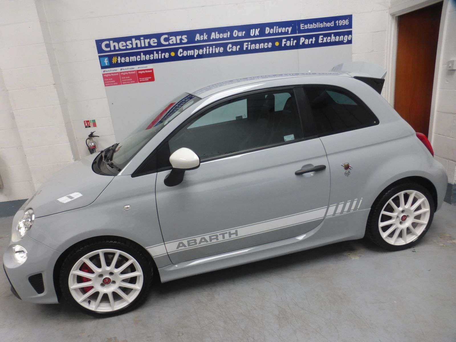 2022 ABARTH 695 2022 ABARTH 695