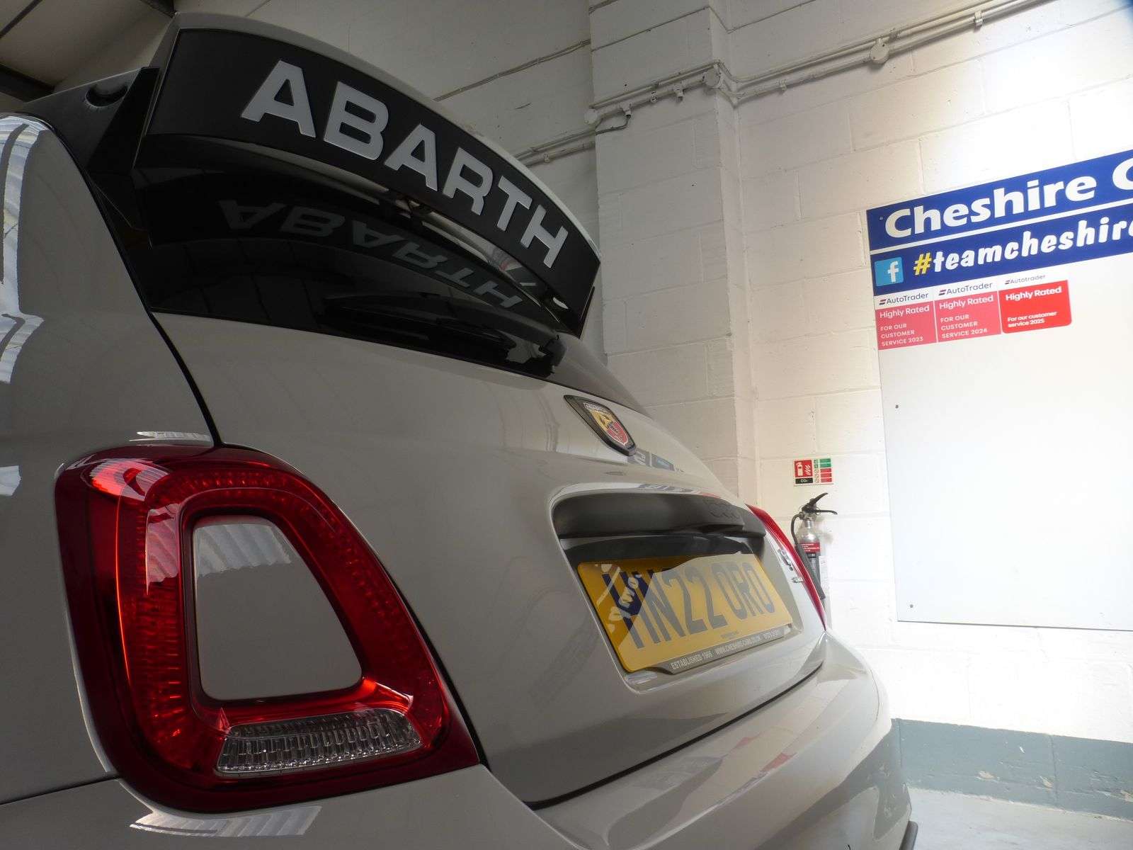 2022 ABARTH 695 2022 ABARTH 695