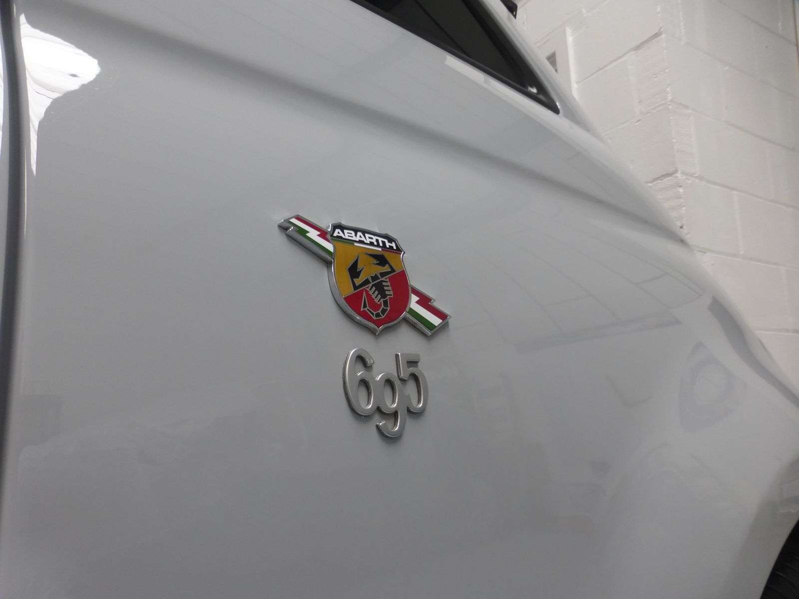 2022 ABARTH 695 2022 ABARTH 695