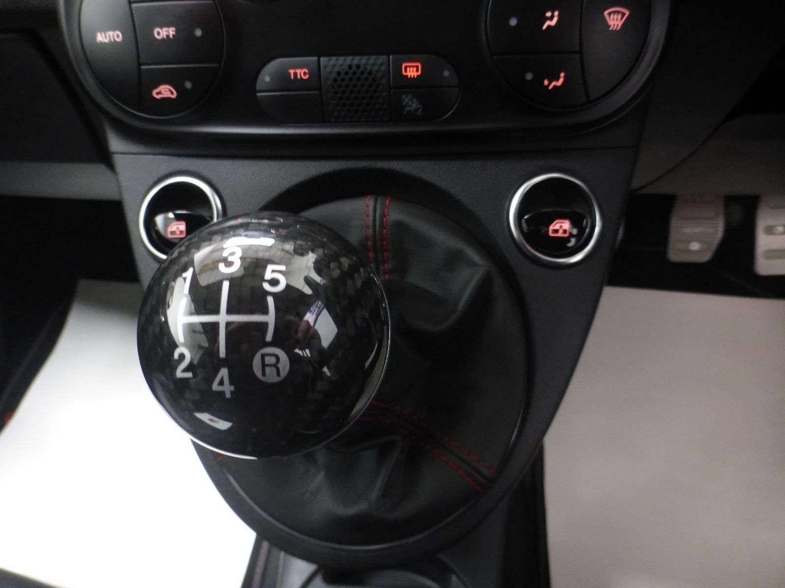 2022 ABARTH 695 2022 ABARTH 695