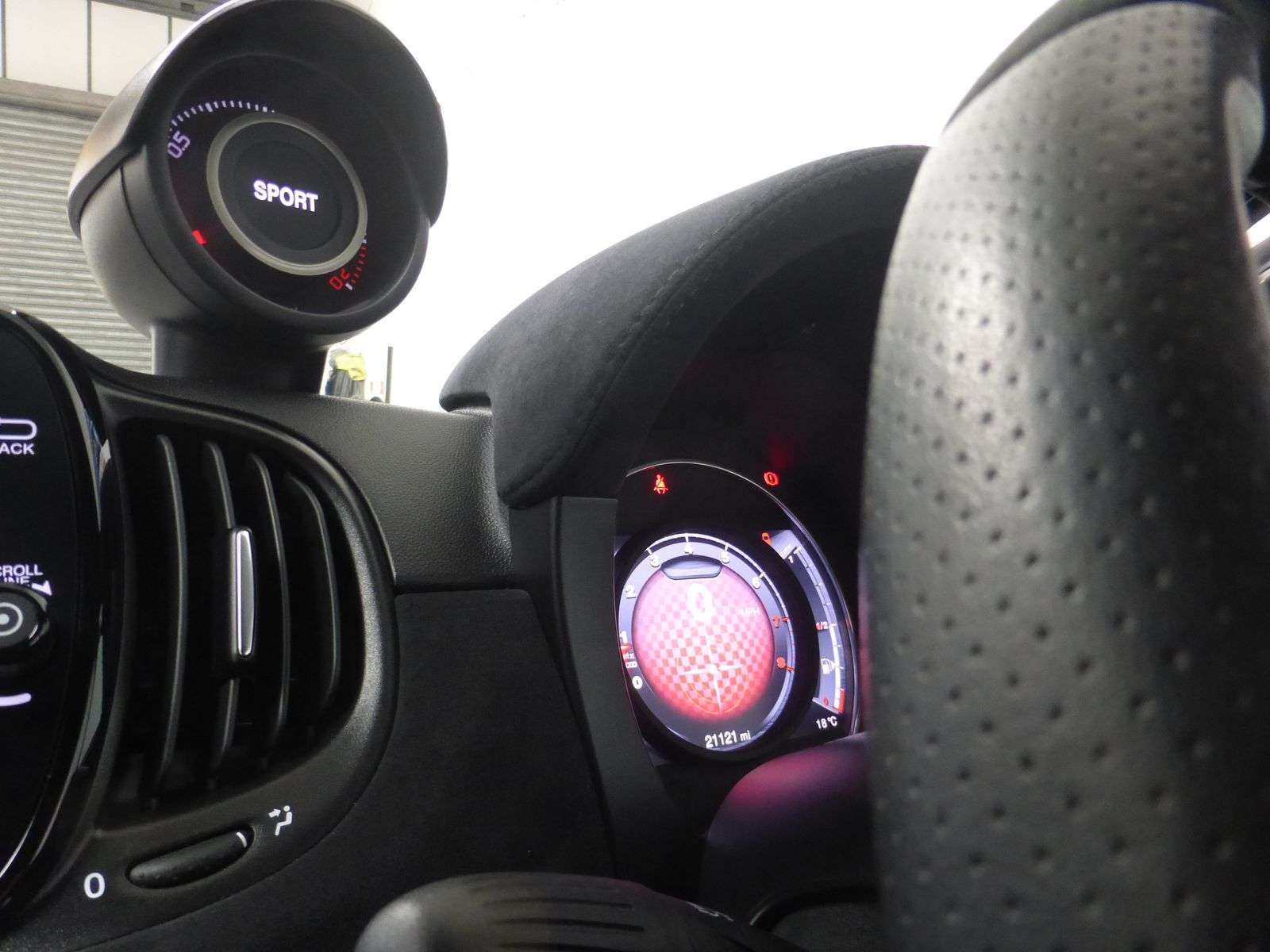 2022 ABARTH 695 2022 ABARTH 695