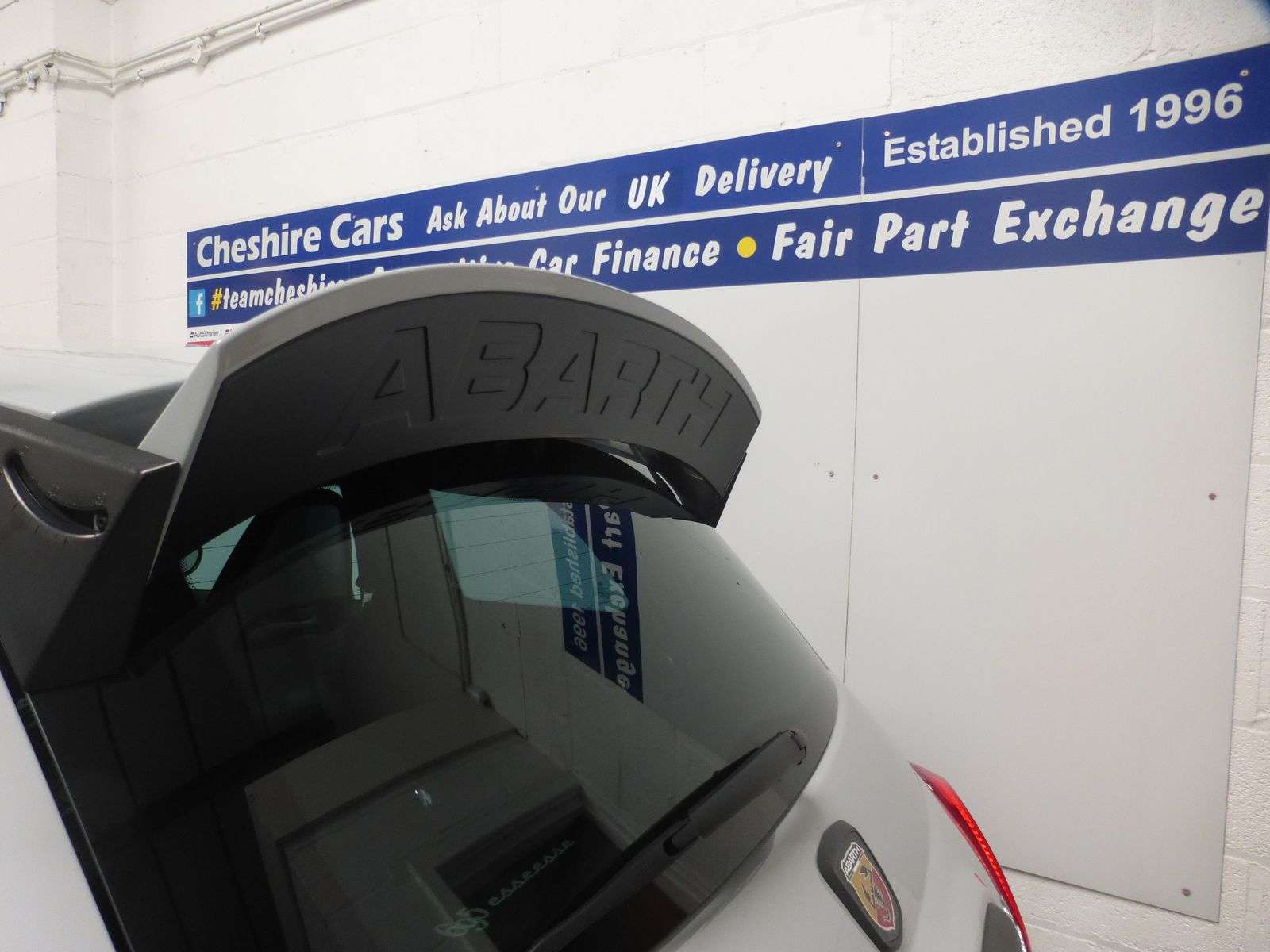 2022 ABARTH 695 2022 ABARTH 695