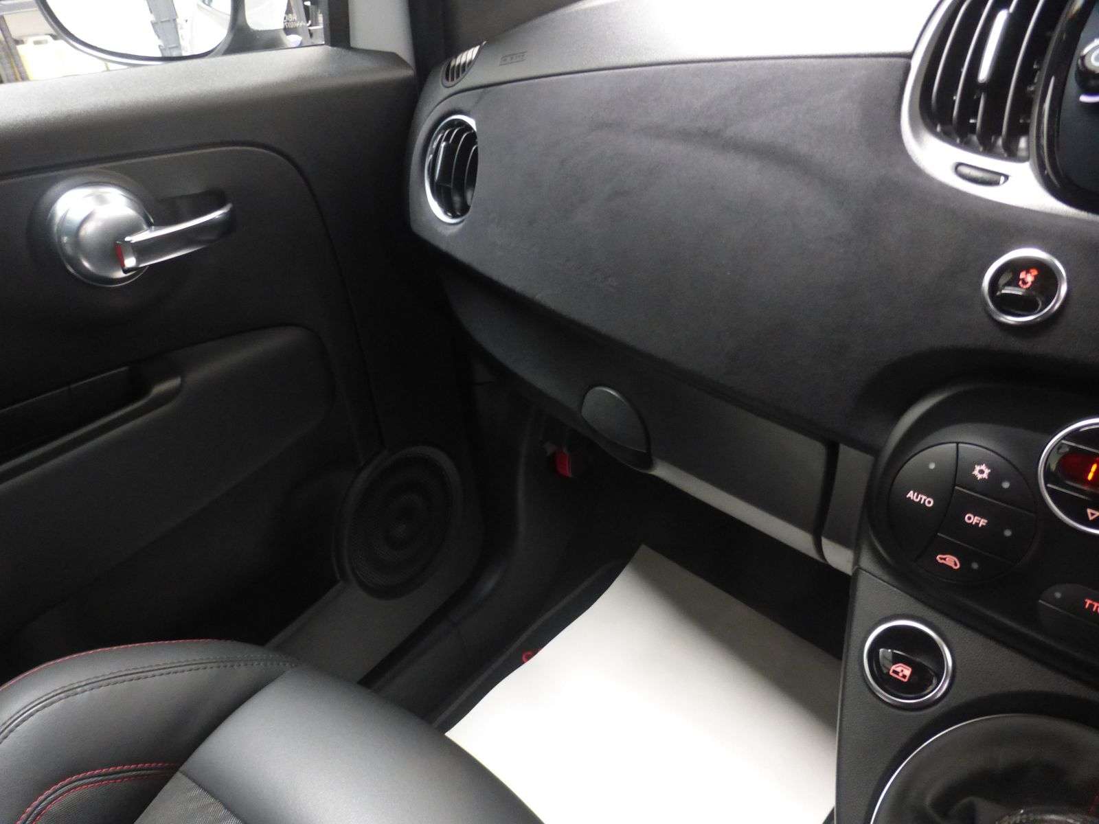 2022 ABARTH 695 2022 ABARTH 695