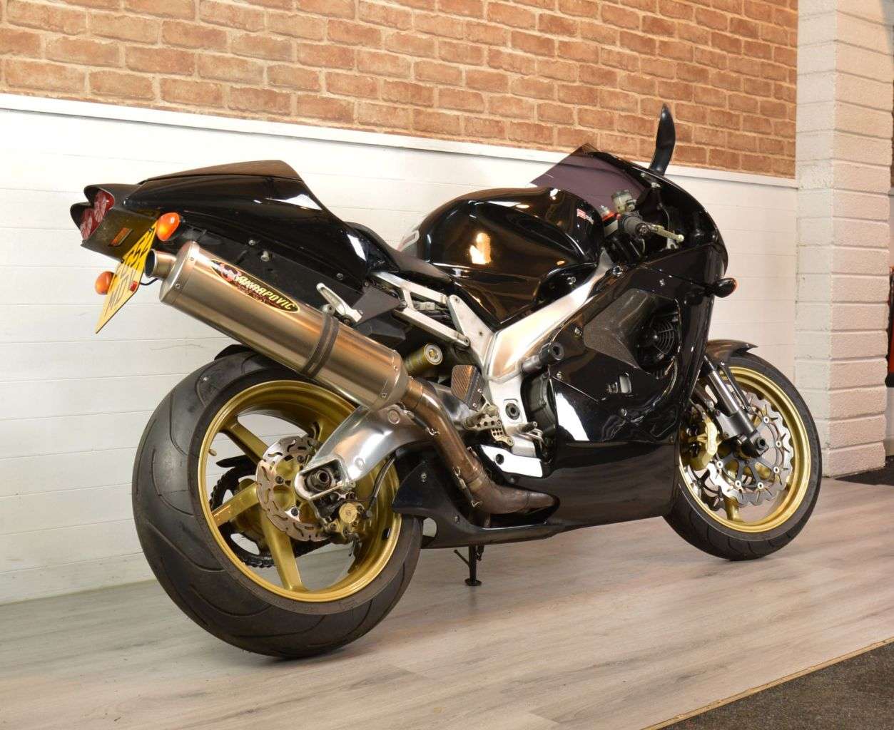 2002 APRILIA RSV 1000 2002 APRILIA RSV 1000