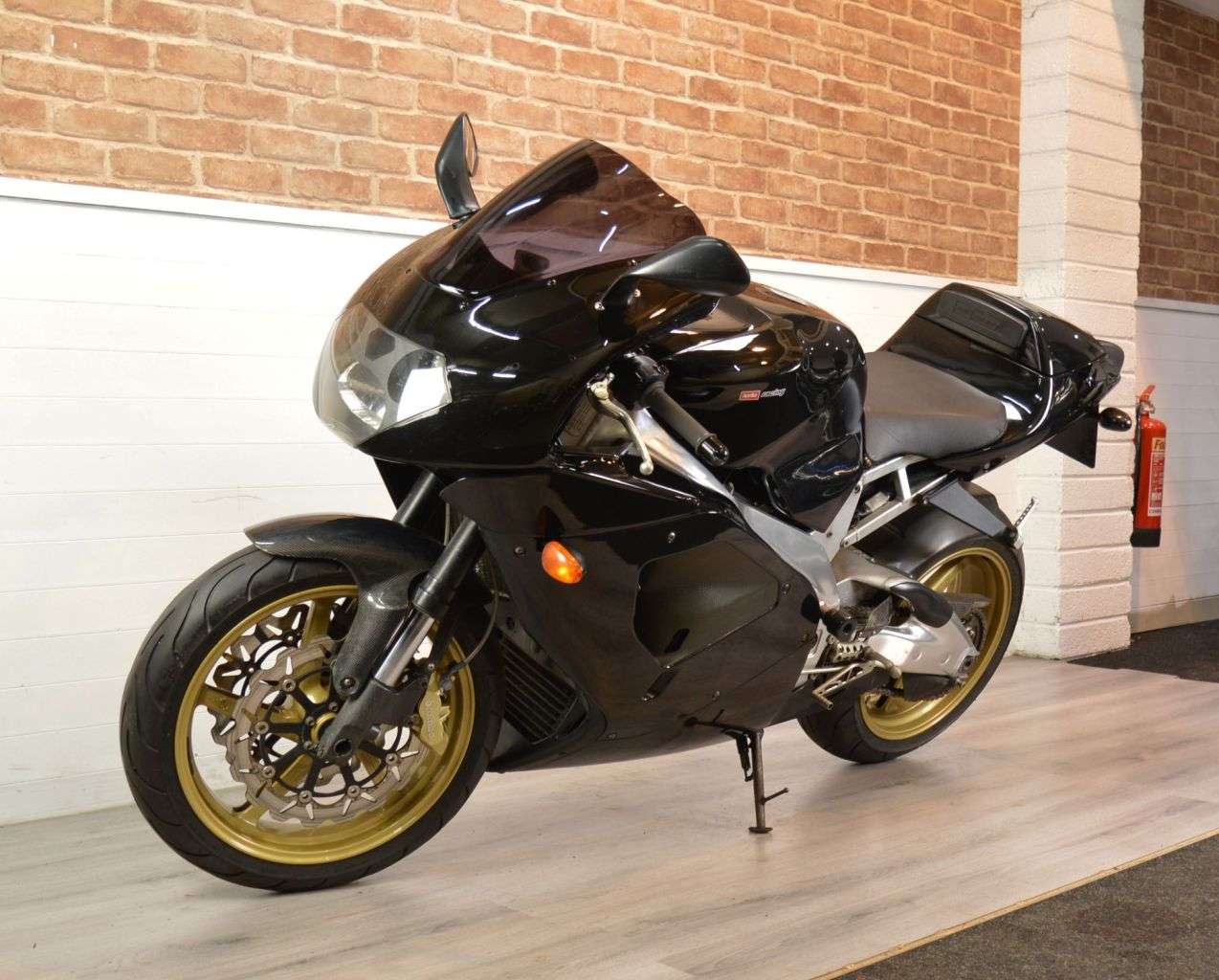 2002 APRILIA RSV 1000 2002 APRILIA RSV 1000