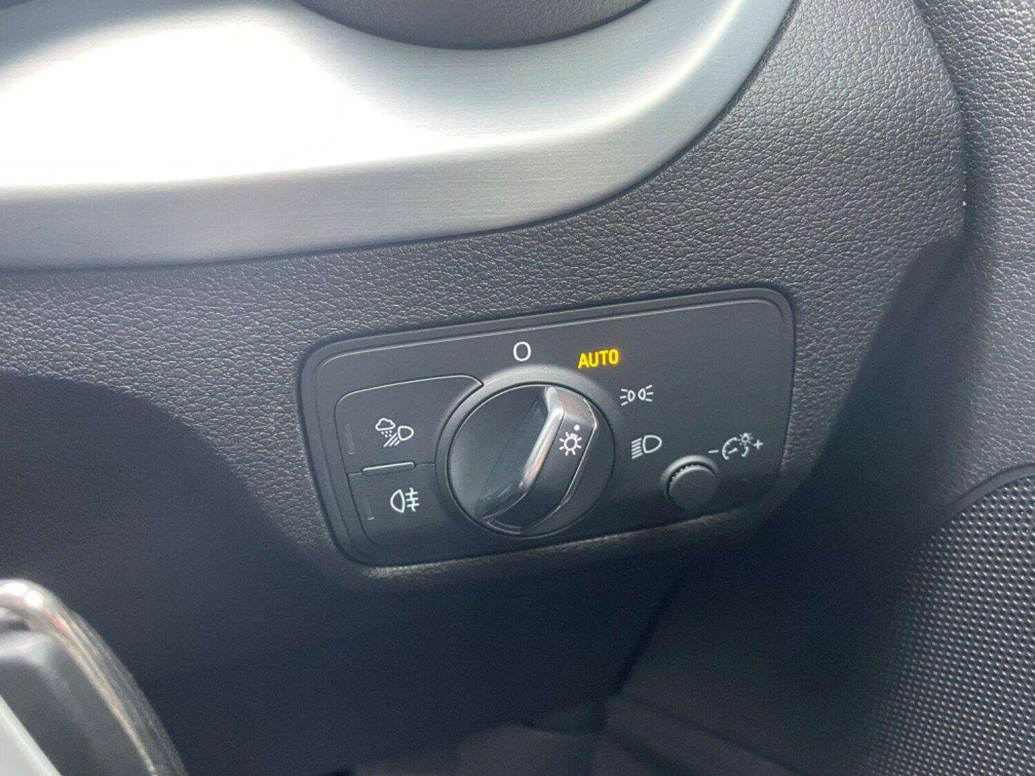 2020 AUDI SQ2 2020 AUDI SQ2