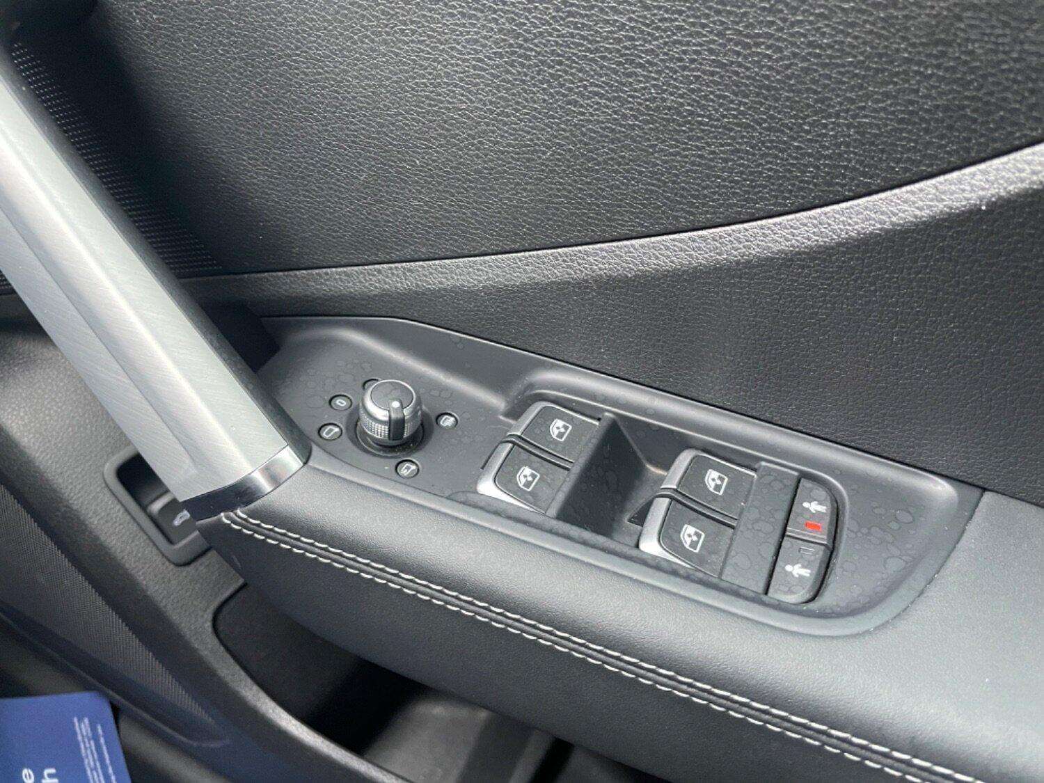 2020 AUDI SQ2 2020 AUDI SQ2