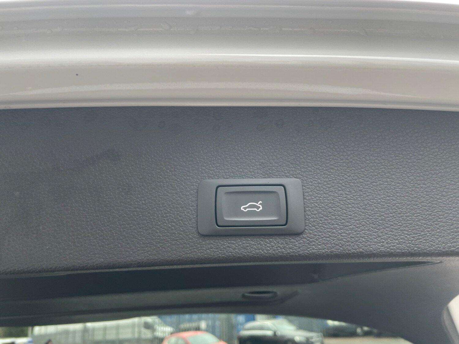 2020 AUDI SQ2 2020 AUDI SQ2