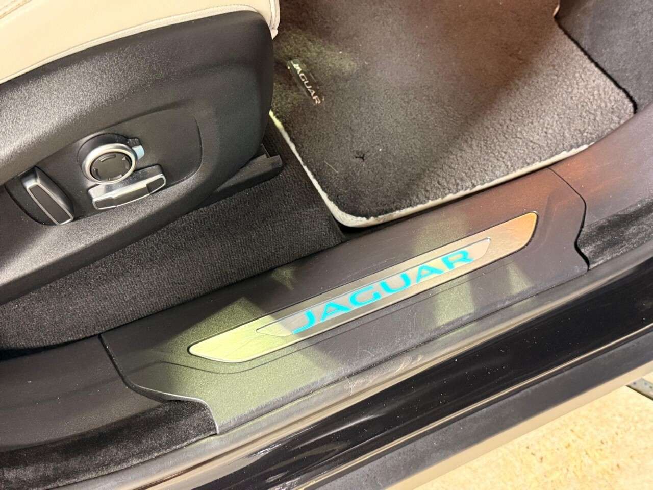 2020 JAGUAR F-PACE 2020 JAGUAR F-PACE